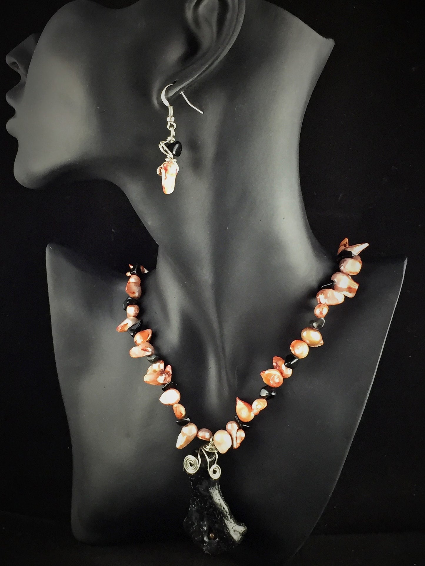 The Ocean Statement Necklace)
