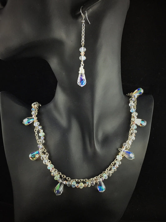 A delicate crystal set that captures light with every movement