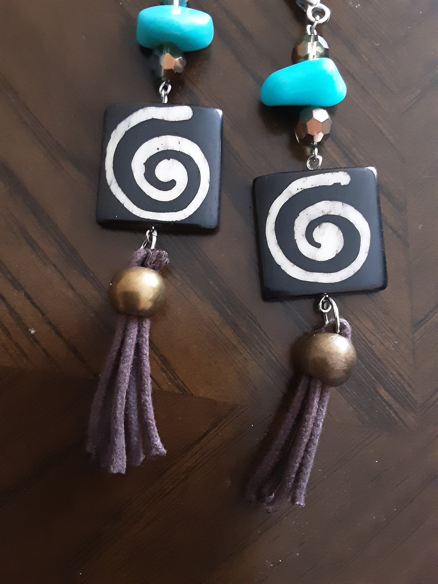 Handmade Coconut Shell Zipper Charm – Turquoise Stone Boho Bag Accessory