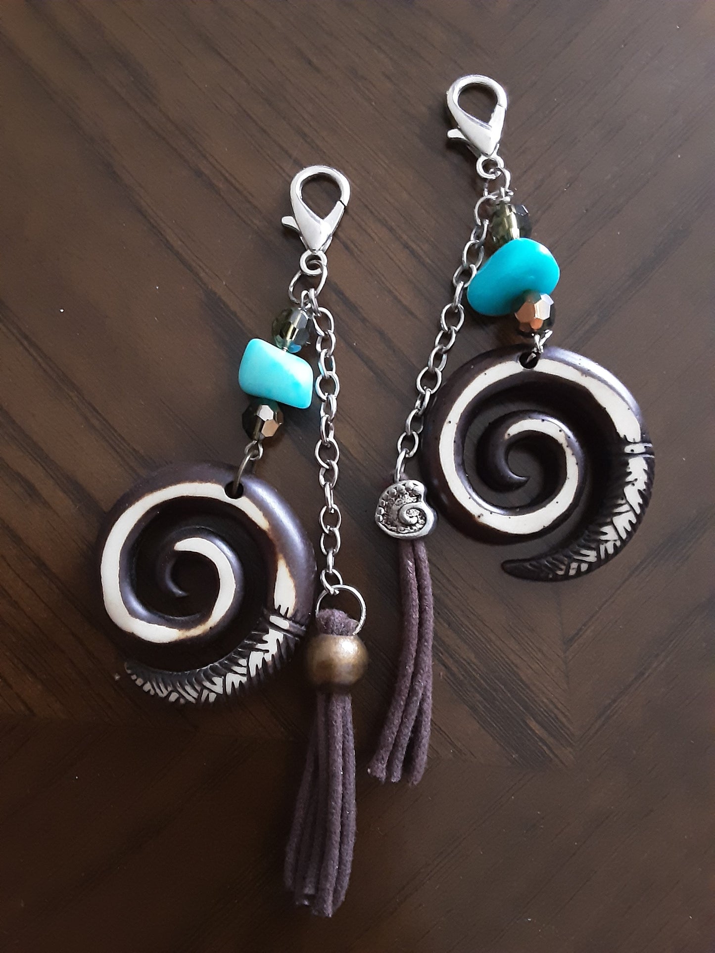 Handmade Coconut Shell Zipper Charm – Turquoise Stone Boho Bag Accessory